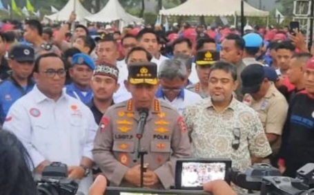 Kapolri Hadiri Apel Akbar Kebangsaan Buruh di Bekasi, Ajak KSPSI-KSPI Dukung Kebijakan Pemerintah