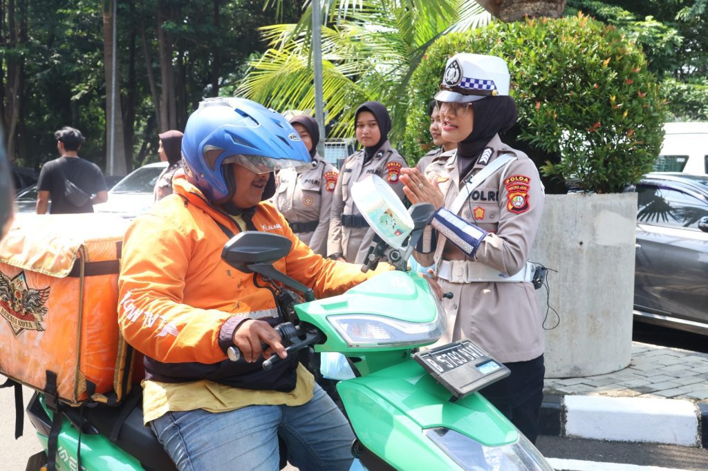 Jumat Peduli Polda Metro Jaya: Sinergi Polisi dan Ojol Wujudkan Jakarta Aman dan Nyaman