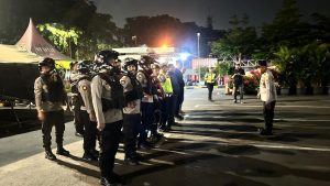 Cegah Curanmor, Bhabinkamtibmas Bantargebang Sambangi Warga dan Ingatkan Kunci Ganda