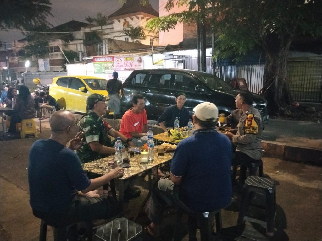 Jaga Jaksel, Babinsa Bukit Duri Patroli Poskamling