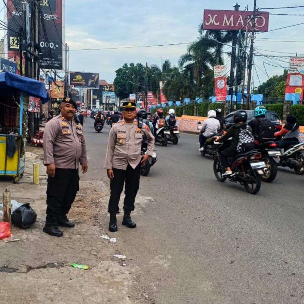 Kapolsek Turun Langsung: Polsek Pondokgede Sebar Anggota di 8 Titik Rawan, Jamin Kelancaran Lalu Lintas