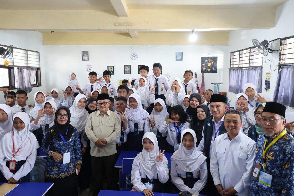 Wakil Wali Kota Bekasi Dukung Penuh Program Nasional: Akselerasi Digitalisasi Pendidikan Dimulai dari SMPN 4