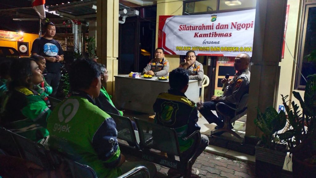Gandeng Komunitas Ojol, Polsek Jatiasih Gelar ‘Ngopi Kamtibmas’ Perkuat Sinergi Keamanan