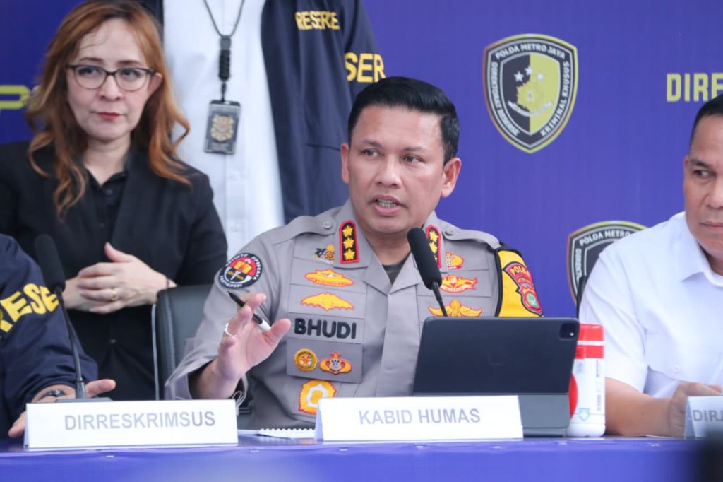 Polda Metro Jaya Bongkar Penyelundupan 439 Ballpress Pakaian Bekas Impor