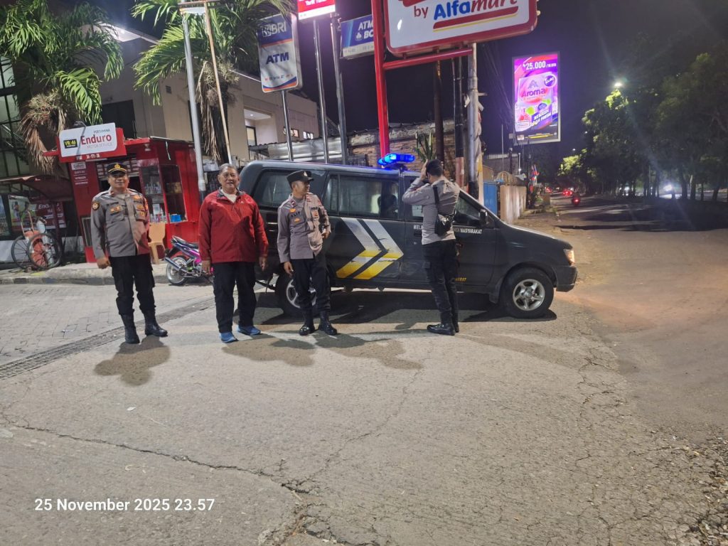Giat Patroli Malam Polsek Bekasi Barat Ciptakan Rasa Aman