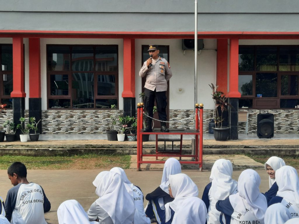 Penyuluhan dan PBB kepada Siswa/i SMKN 15 Kota Bekasi oleh Kanit Binmas Polsek Bantar Gebang.