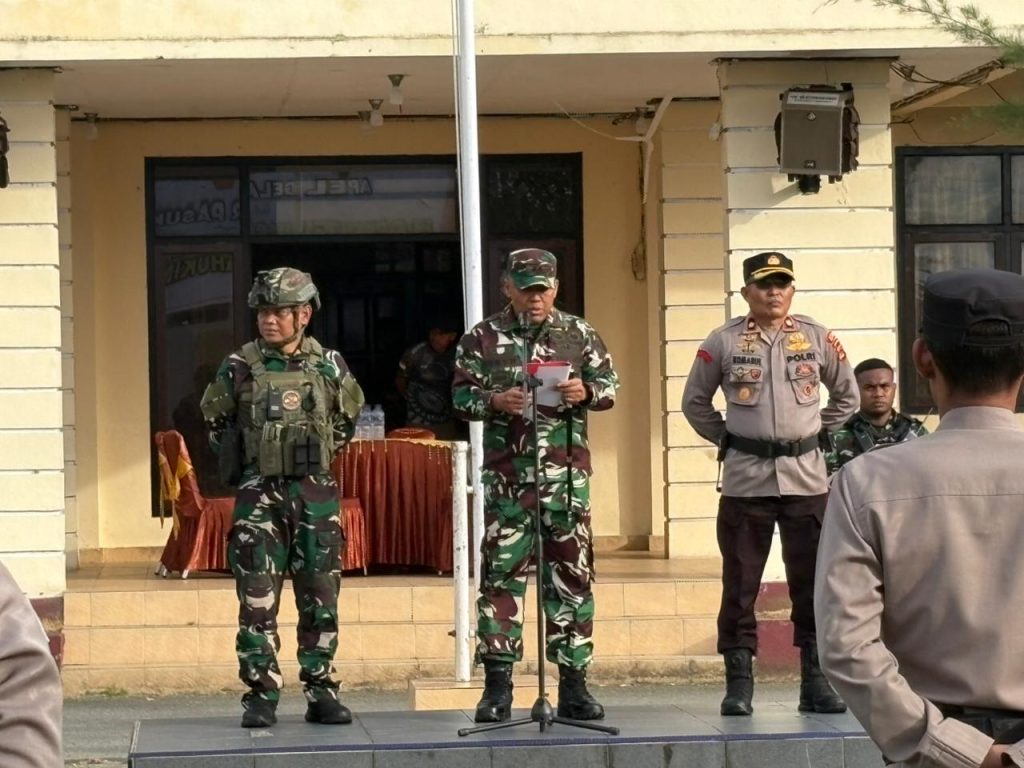 Kodim 1715/Yahukimo bersama Polres dan Jajaran Satgas TNI-Polri melaksanakan Apel dan Patroli Gabungan jelang 1 Desember 2025