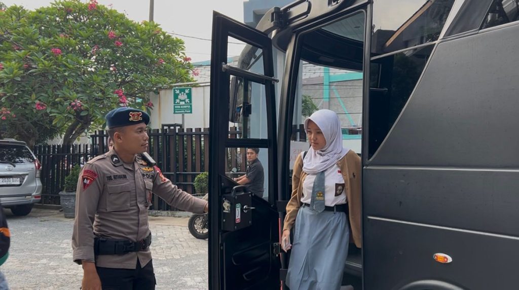 Bus Sekolah Gratis Brimob Polda Metro Jaya Selalu Jadi Kebanggaan Warga Tangerang Selatan