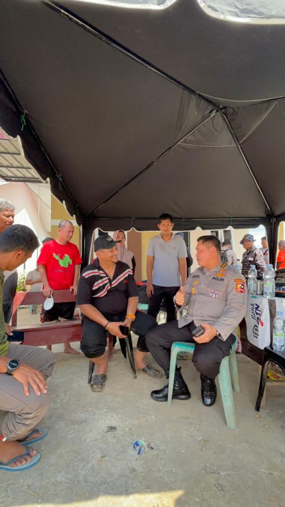 Astamaops Kapolri Tinjau dan Serahkan Bantuan untuk Korban Bencana di Aceh Tamiang