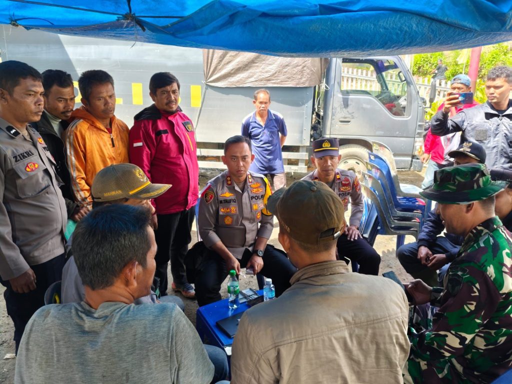 Kapolres Aceh Tengah Kawal dan Serahkan Langsung Bantuan dari Pemda dan Kapolri ke Wilayah Terisolir di Kecamatan Linge