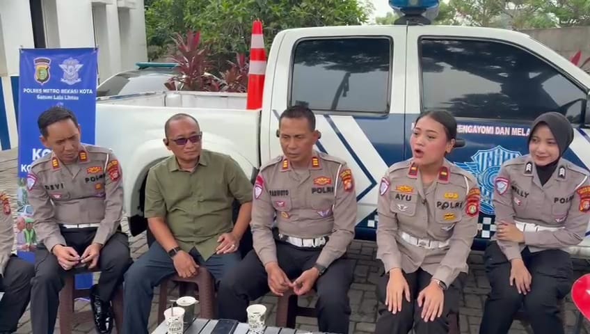 Ngopi Sambil Edukasi, Satlantas Polres Bekasi Kota Tekankan Keselamatan di Bundaran Emerald
