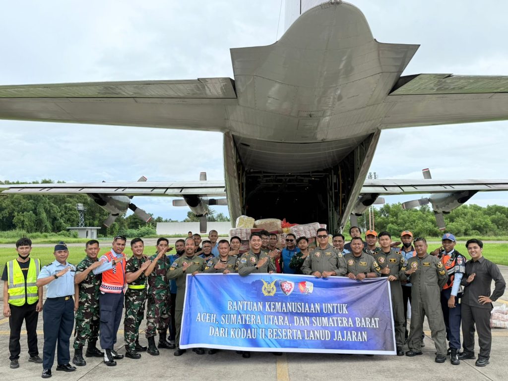 Posko Peduli Bencana Lanud Sultan Hasanuddin Salurkan Bantuan Untuk Korban Bencana di Aceh, Sumbar dan Sumut