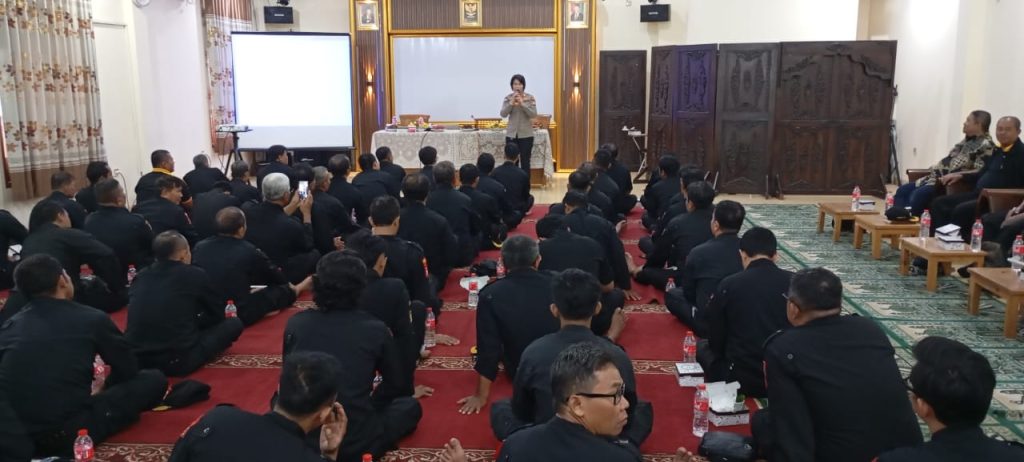 Cegah Hoax dan Bullying, Sat Binmas Polres Metro Bekasi Kota Beri Materi Edukasi kepada Mitra Senkom