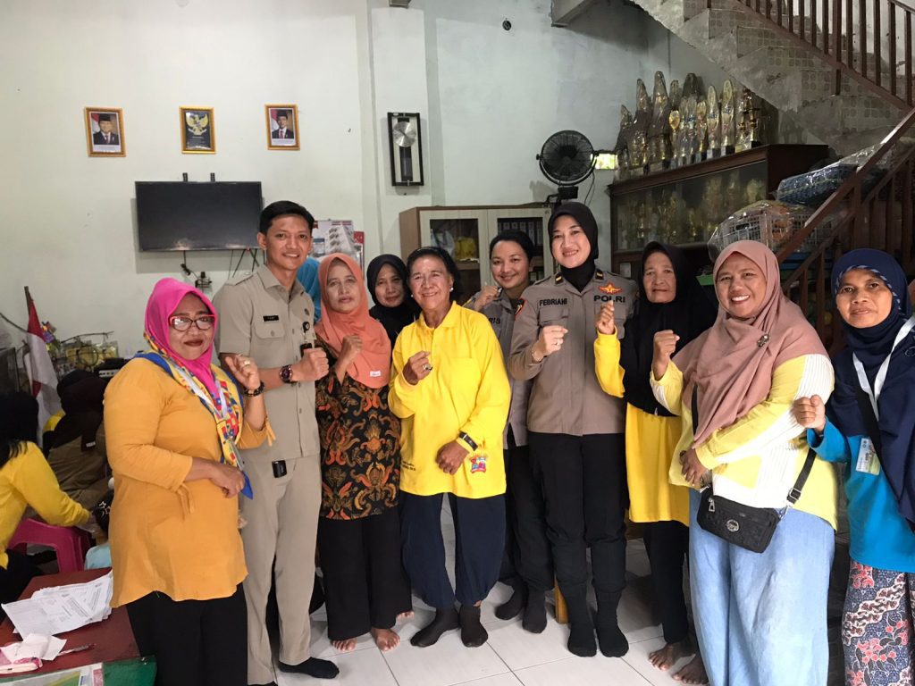Polwan Polres Metro Jakarta Utara Gelar Program “Jaga Jakarta – Jaga Warga”: Dampingi Posyandu Anak di Semper Timur