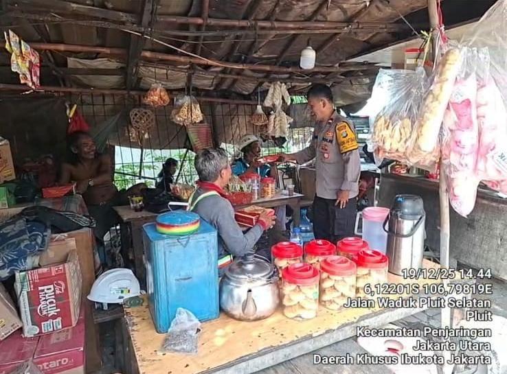 Jumat Berkah Polsek Metro Penjaringan, Polisi Berbagi dan Perkuat Pesan Kamtibmas