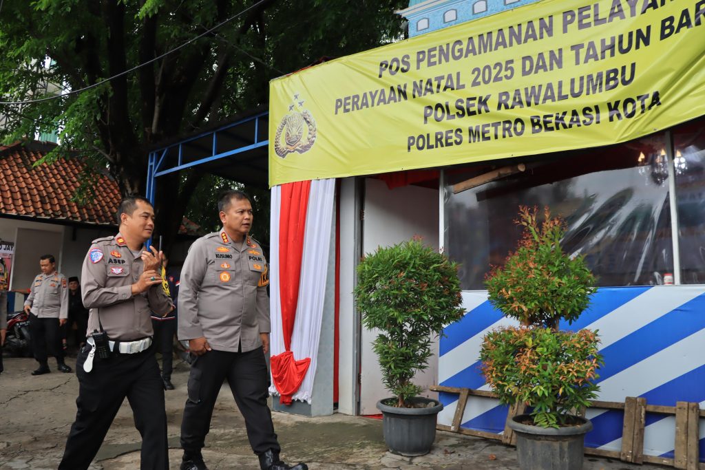 Cek Kesiapan Operasi Lilin Jaya 2025, Kapolres Metro Bekasi Kota Tinjau Pos Pengaman Nataru Bekasi Timur