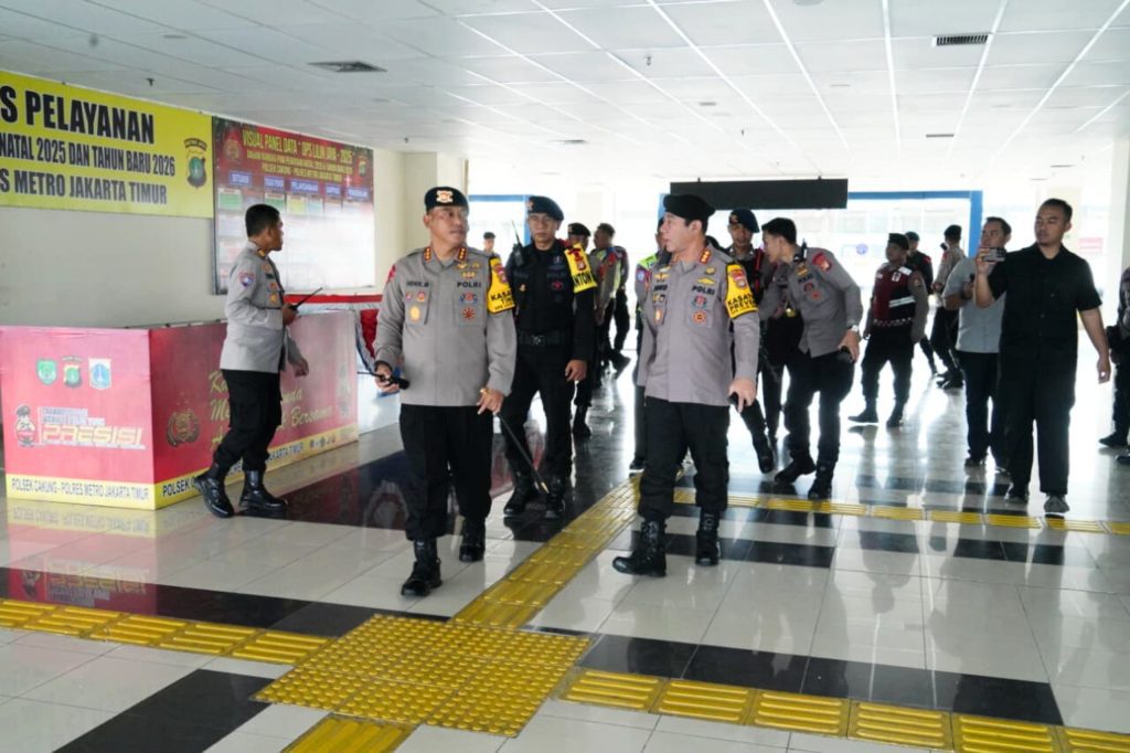 Dansat Brimob Metro Tinjau Gereja dan Pospam, Pastikan Kesiapan Layanan Nataru 2025