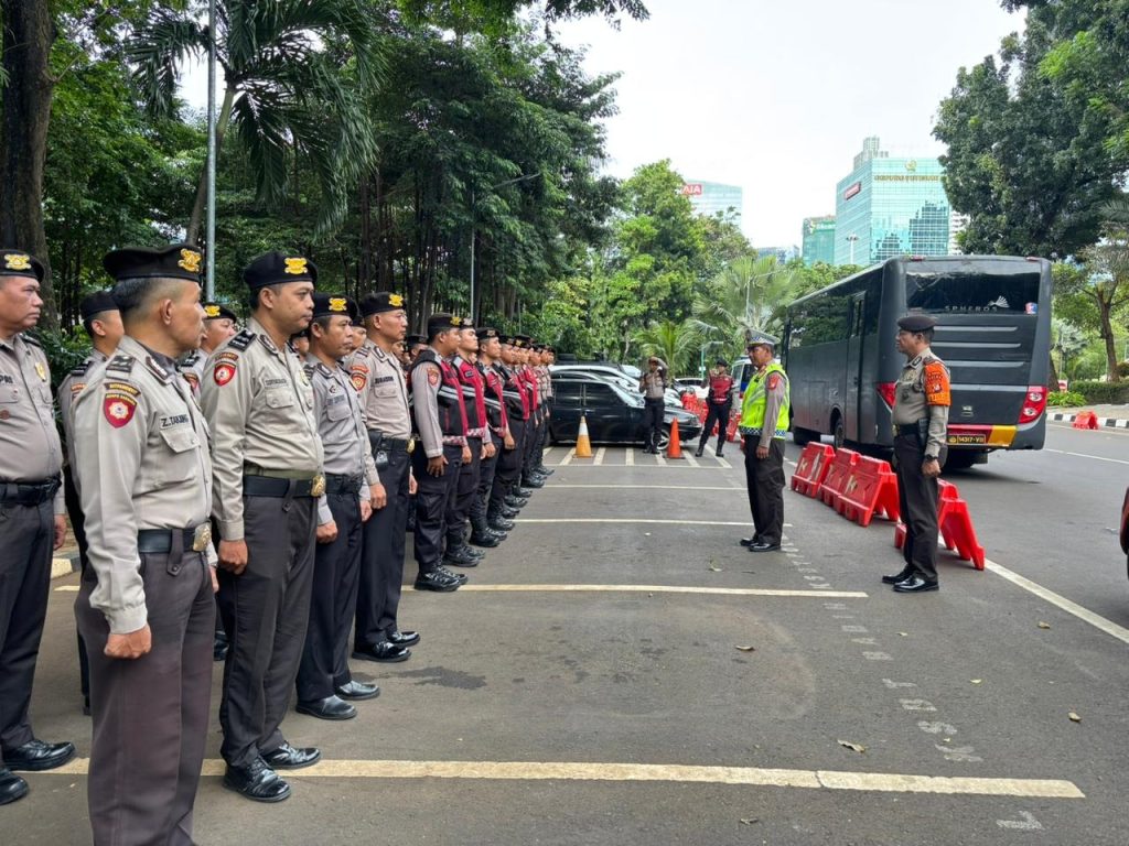 Polda Metro Jaya Gelar Patroli Sore, Hadirkan Rasa Aman bagi Umat Natal di Jakarta