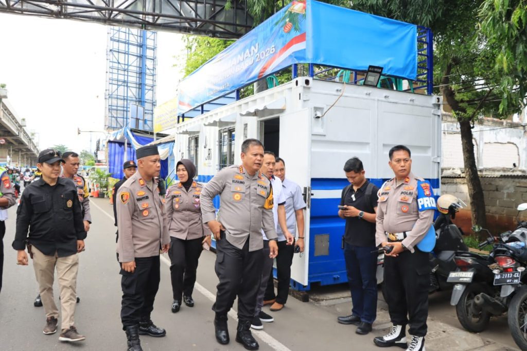 Pastikan Kelancaran Jalur Utama Bekasi-Jakarta, Kapolres Metro Bekasi Kota Cek Pospam Sumber Artha