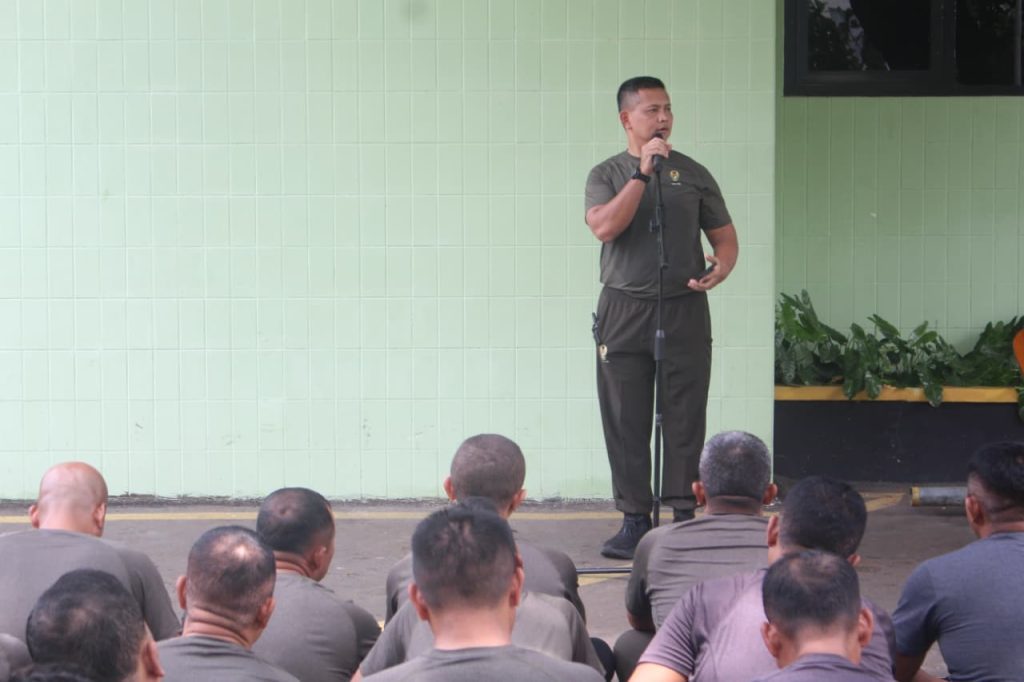 Dandim 0501/JP Berikan Jam Komandan, Tekankan Kepedulian Sosial dan Keteladanan Prajurit Senior