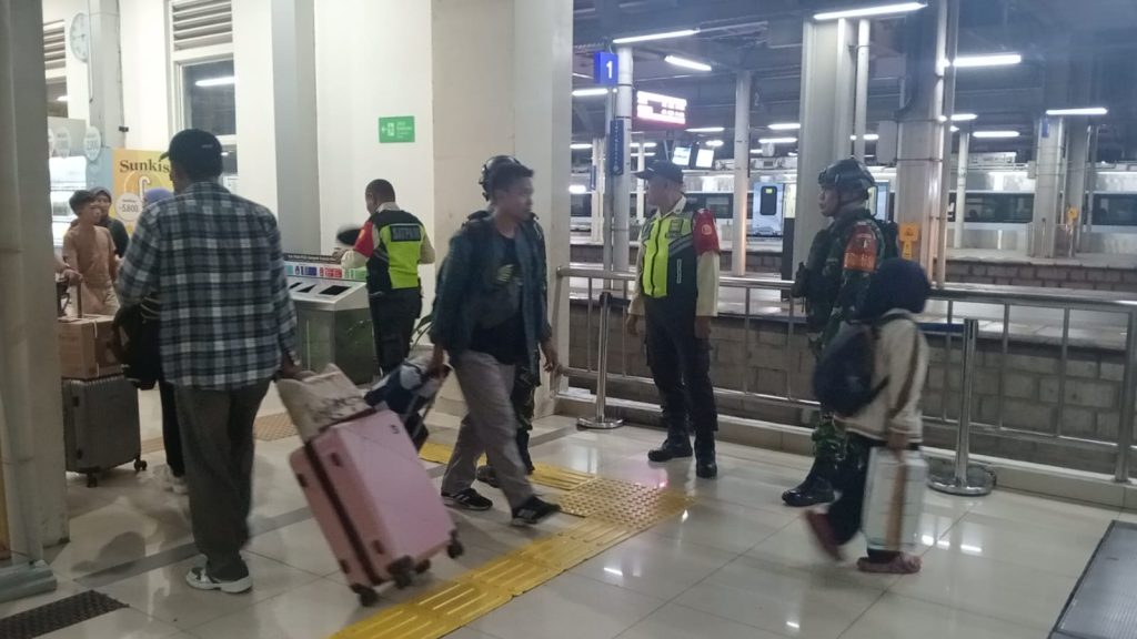 Koramil 01/Jatinegara dan Komduk Gelar Patroli Jelang Tahun Baru 2026