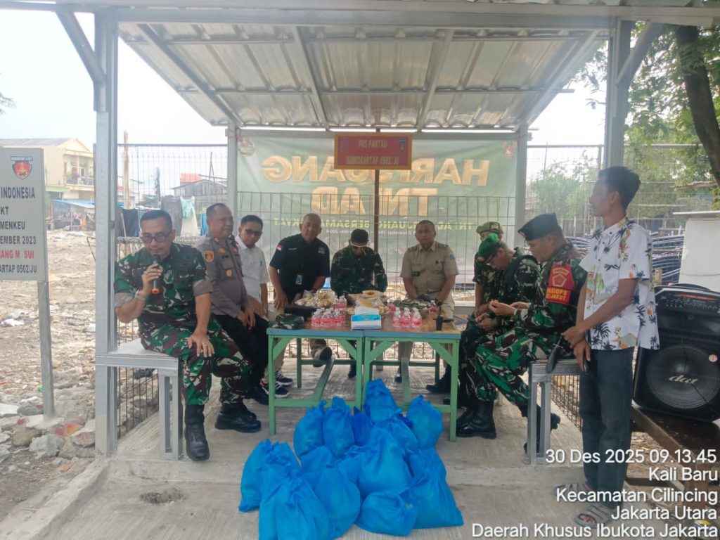 Perkuat Sinergi TNI–Polri Jaga Jakarta dan Jaga Warga, Kodim 0502/JU Salurkan Bantuan Sosial di Kalibaru