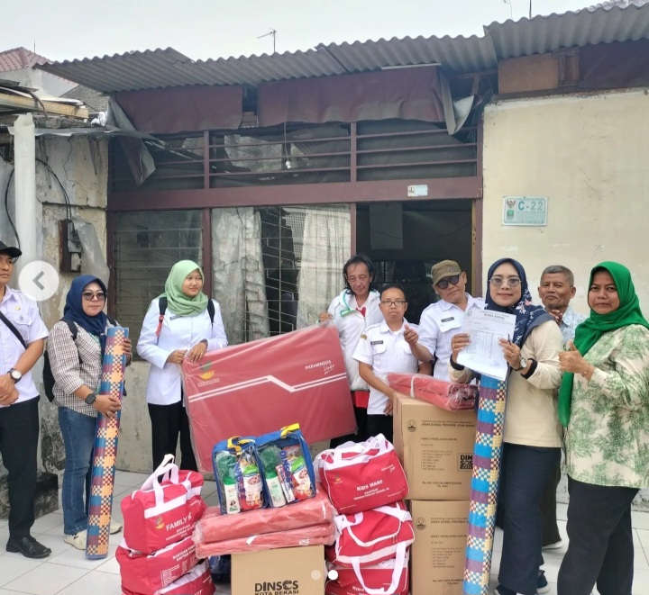 Cepat Tanggap, Dinsos Kota Bekasi Salurkan Bantuan Logistik ke Warga Kayuringin Jaya yang Alami Cedera