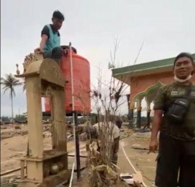 Polri Bangun Sumur Bor dan Salurkan Ratusan Tandon Air Bersih untuk Warga Terdampak Banjir di Aceh