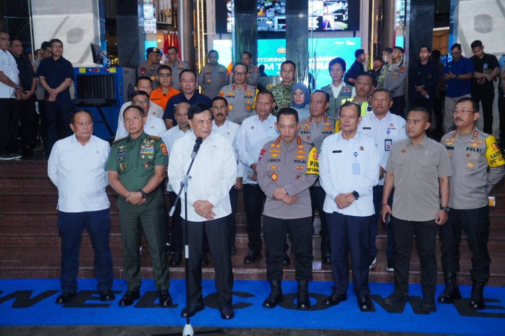 Panglima TNI Monitoring Pengamanan Malam Tahun Baru 2026, TNI Kerahkan Ribuan Personel dan Alutsista