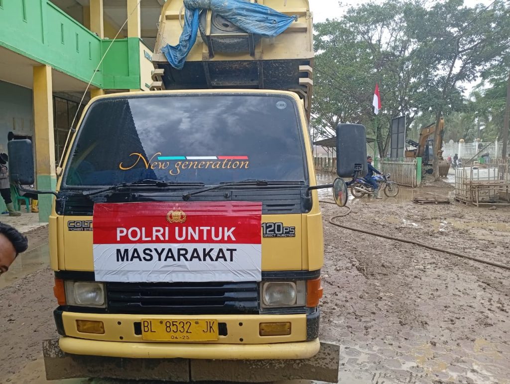 Polri Maksimalkan Bantuan dengan Kerahkan Alat Berat, Percepat Pemulihan Bencana di Sumatra