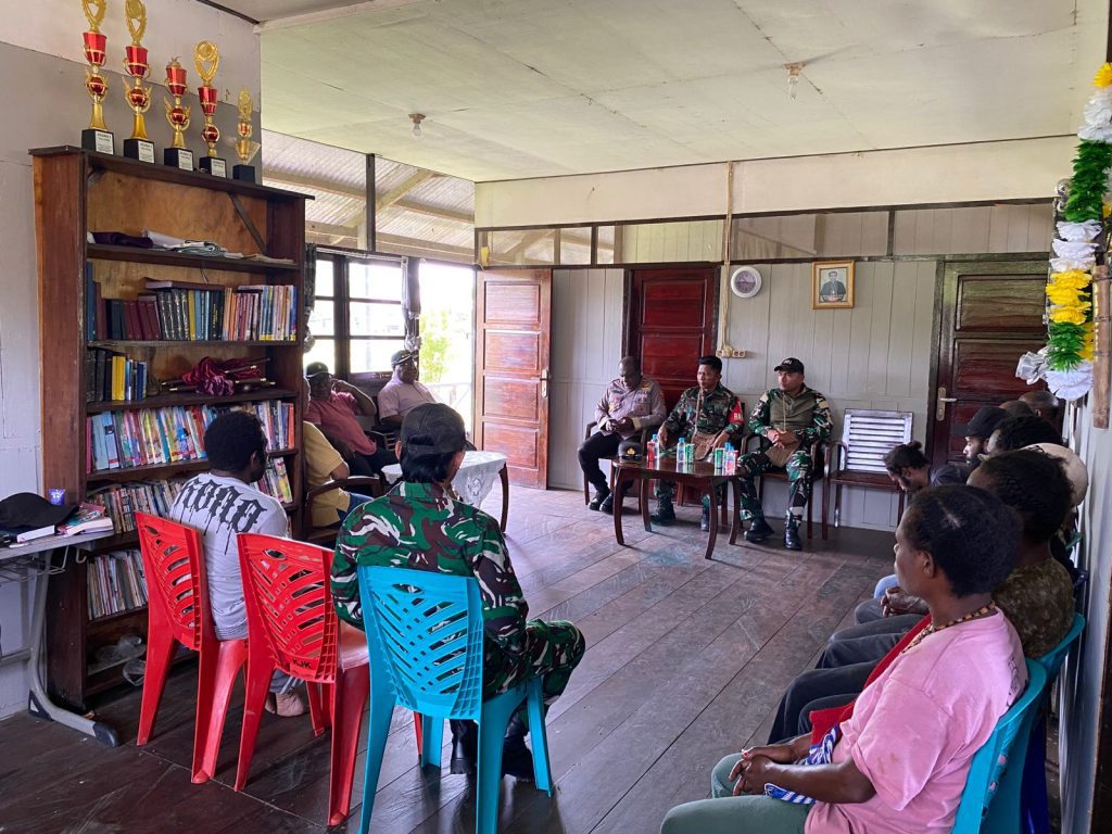 Perkokoh Tali Silaturahmi Serta Kemanunggalan, Babinsa Koramil Agimuga Gelar Komsos Bersama Tokoh Masyarakat Di Wilayah Binaan