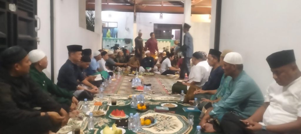 Perkuat Sinergi di Jatiluhur, Bhabinkamtibmas Jatiasih Ajak Warga Kompak Jaga Keamanan Lingkungan