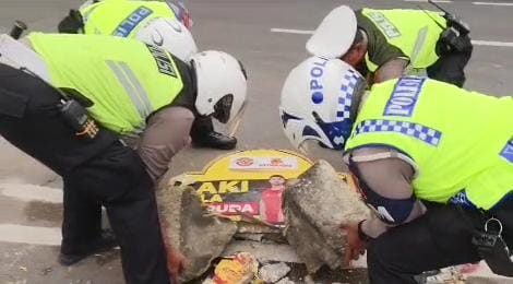 Respons Cepat Sat Lantas Polres Metro Bekasi Kota Atasi Kemacetan Akibat Kecelakaan di Flyover Summarecon