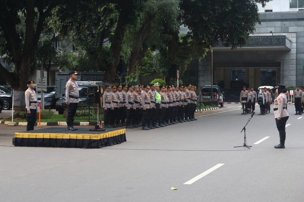 Wakapolda Metro Jaya Berikan Penghargaan Pos Terbaik Ops Lilin Jaya 2025