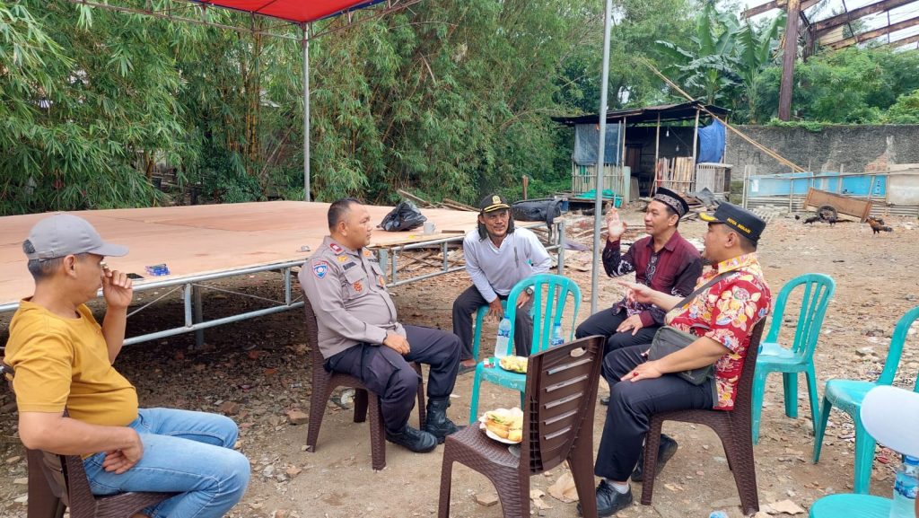 Hadir di Tengah Warga, Bhabinkamtibmas Medan Satria Pastikan Lingkungan Pondok Ungu Kondusif