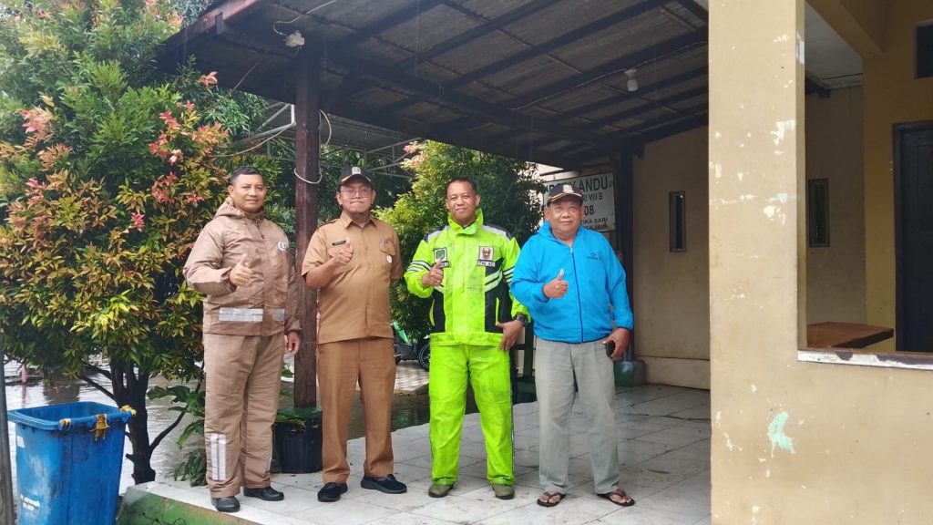 SINERGITAS TIGA PILAR LAKUKAN PATROLI, MONITORING & PENGECEKAN GENANGAN DI WILAYAH KELURAHAN MUSTIKASARI