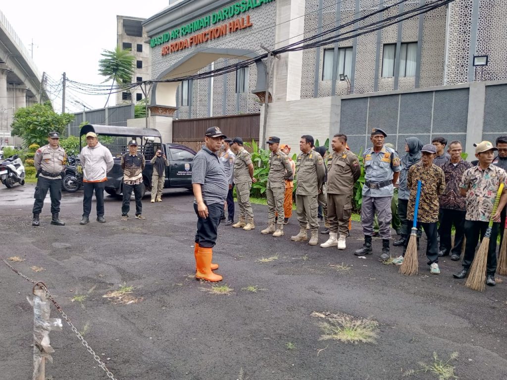 Perkuat Sinergitas, Tiga Pilar Bekasi Selatan Gelar Aksi K3 di Sepanjang Jalur Tol Cikunir