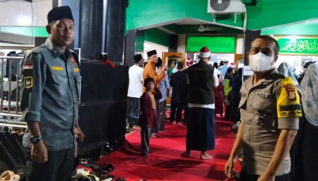 Polsek Pondok Gede Kawal Peringatan Isra Mi’raj dan Santunan Anak Yatim di Masjid Hidayatullah Jatiwarna