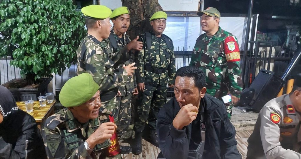 Koramil 05/Kramatjati-Makasar Gelar Patroli/Siskamling Keliling, Wujudkan Malam Libur Aman dan Kondusif