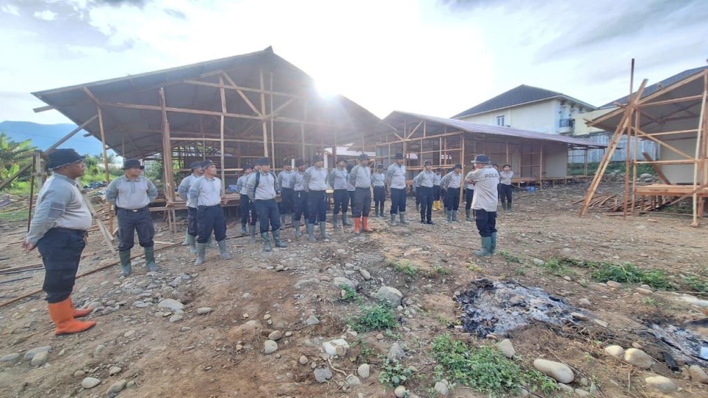 Polri Bangun 100 Unit Huntara untuk Warga Terdampak Bencana di Kapalo Koto, Padang