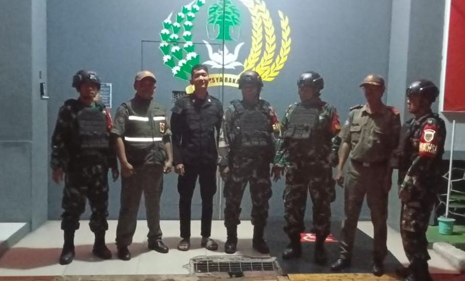 Sinergi TNI dan Masyarakat, Koramil 08/Duren Sawit Gelar Patroli Siskamling Keliling di Pondok Bambu