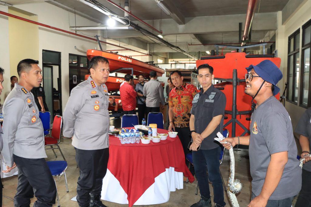 Mapolres Metro Bekasi Kota Gelar Pelatihan Penanganan Satwa Liar untuk Personel