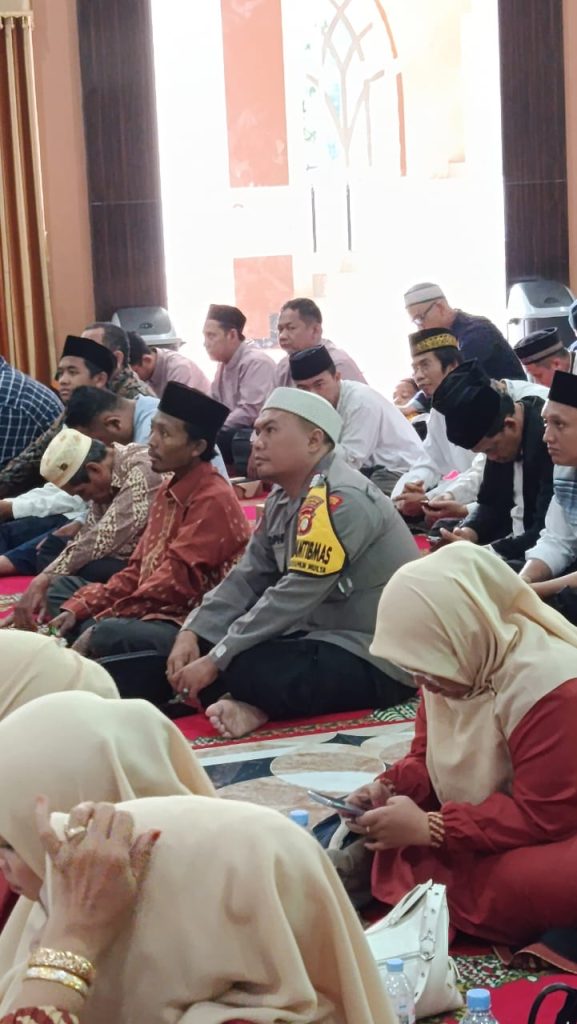 Bhabinkamtibmas Harapan Mulya Hadiri Milad ke-42 Yayasan Al Choir Pangeran Jayakarta dan Peringatan Isra Mi’raj