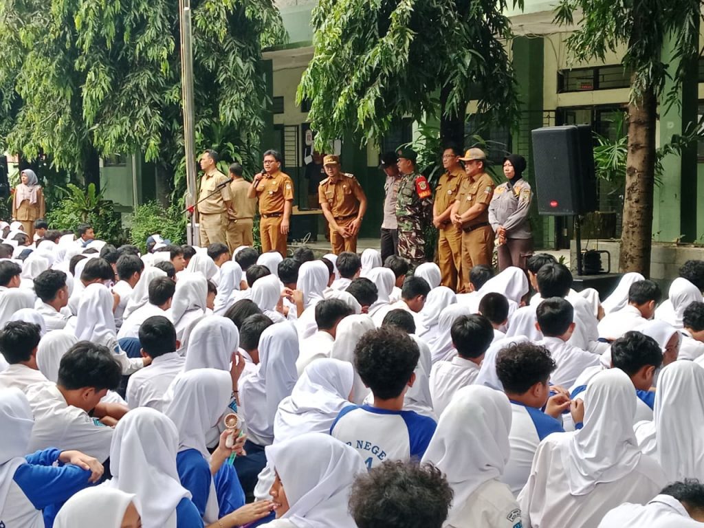 Sinergi Tiga Pilar Jatimekar Sambangi SMPN 34, Edukasi 1.069 Siswa Terkait Anti Tawuran, Narkoba, dan Bullying