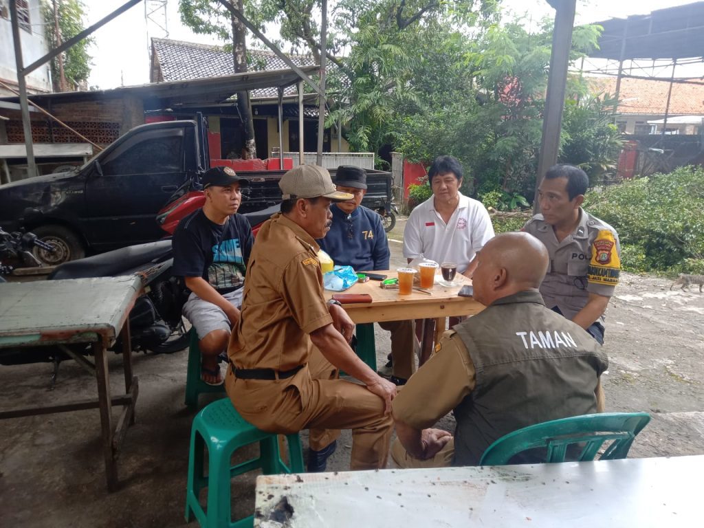 Sinergi Tiga Pilar Pondok Melati: Bhabinkamtibmas dan Lurah Jatiwarna Gandeng Tokoh Masyarakat Cegah Kenakalan Remaja
