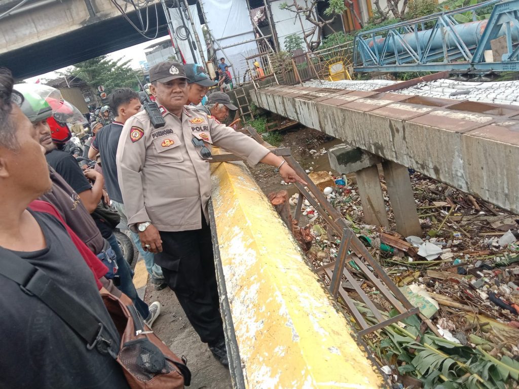 Remaja Diduga Tenggelam di Kali Ciliwung, Tim Gabungan Lanjutkan Pencarian Hari Kedua