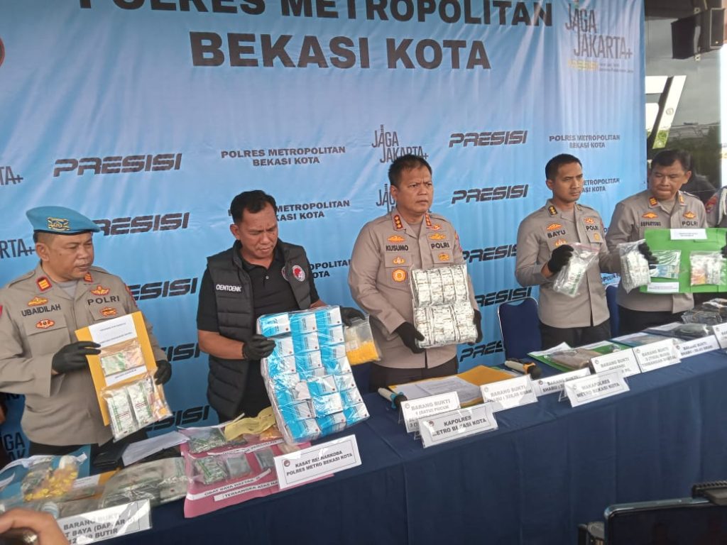Ungkap Kasus Peredaran Obat G, Polres Metro Bekasi Kota Amankan 12.649 Butir Obat Keras Ilegal dan Ringkus 17 Tersangka