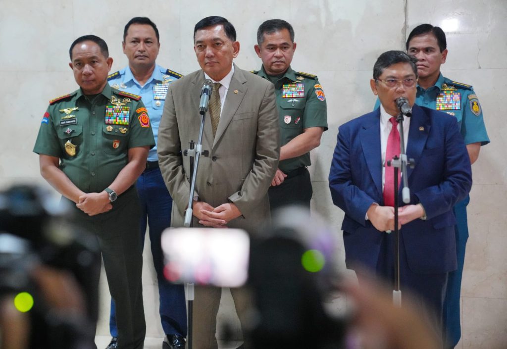 Panglima TNI Dampingi Menhan RI Rapat Kerja dengan Komisi I DPR RI
