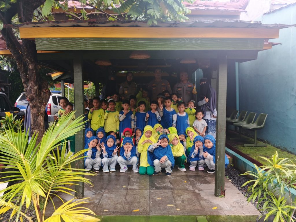 POLSEK BANTAR GEBANG GELAR KEGIATAN POLISI SAHABAT ANAK DI PAUD QUR’AN AL FATH PADURENAN