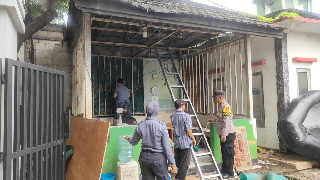 Wujudkan Lingkungan Bersih dan Nyaman, Tiga Pilar Kalibaru Gelar Aksi K3 di Pos Satlinmas